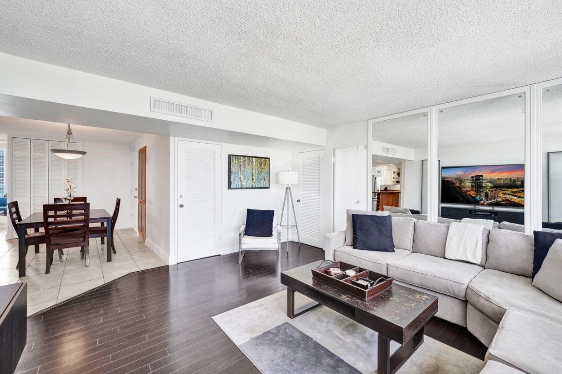 524 Orton Ave #702 Fort Lauderdale, FL 33304