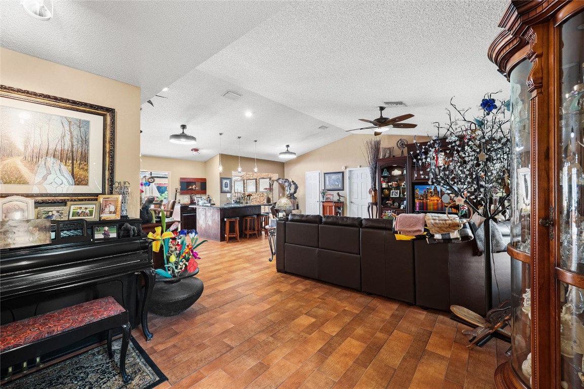 9700 NW 28th St Hollywood, FL 33024