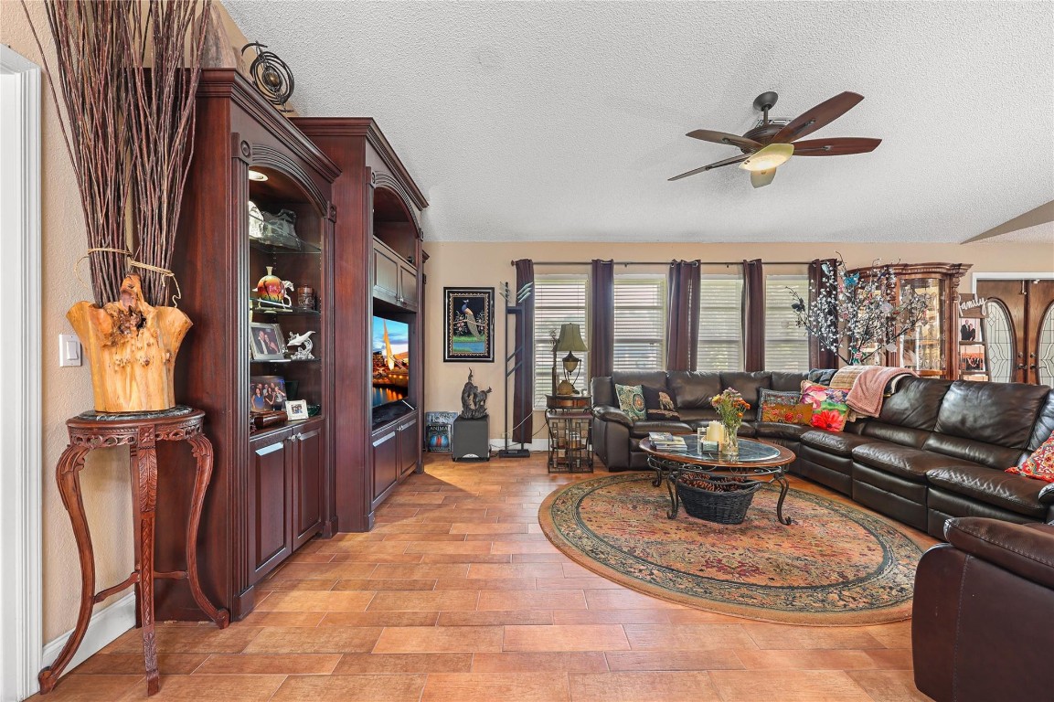 9700 NW 28th St Hollywood, FL 33024