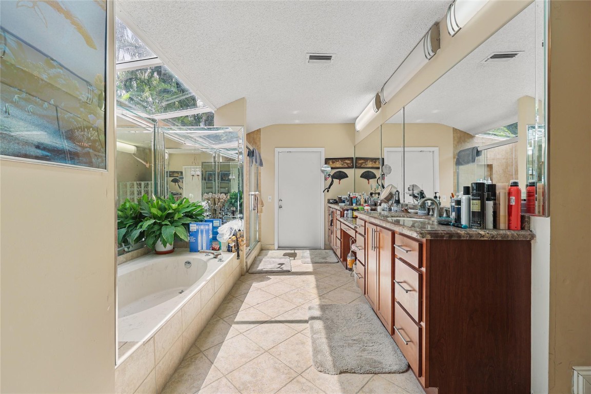 9700 NW 28th St Hollywood, FL 33024