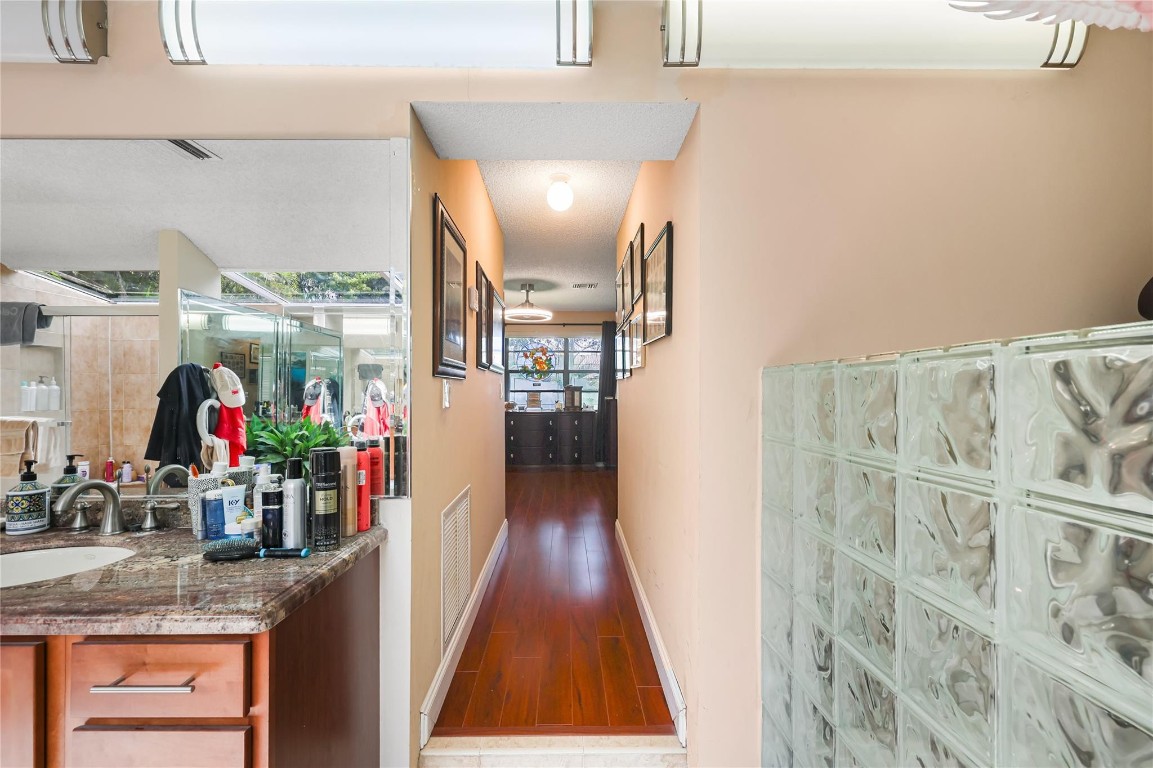 9700 NW 28th St Hollywood, FL 33024