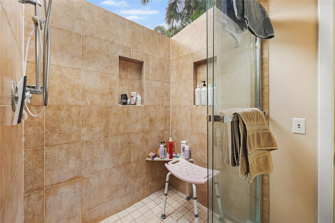 9700 NW 28th St Hollywood, FL 33024