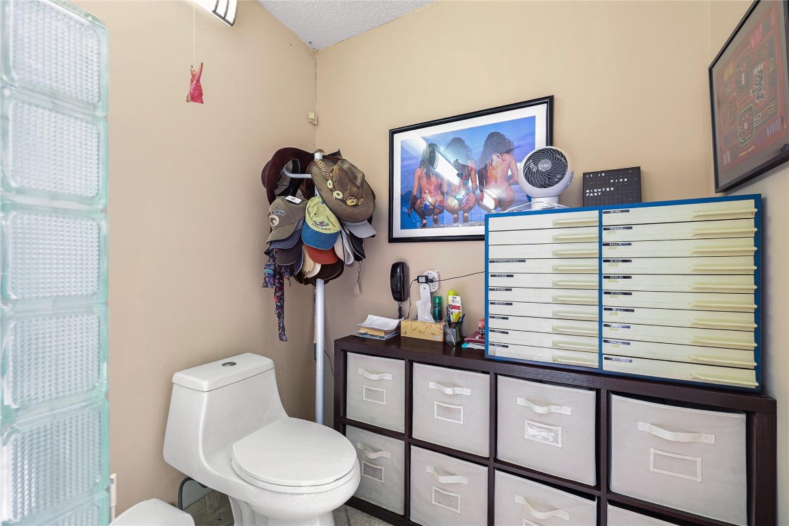 9700 NW 28th St Hollywood, FL 33024