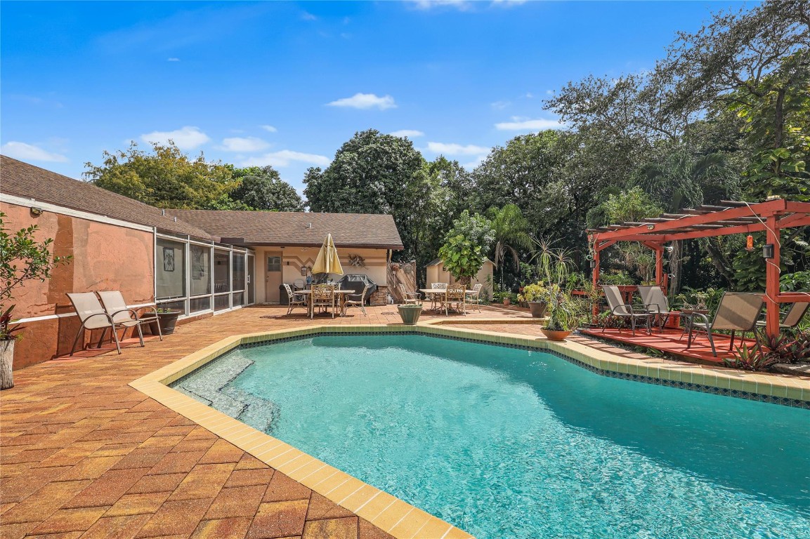 9700 NW 28th St Hollywood, FL 33024