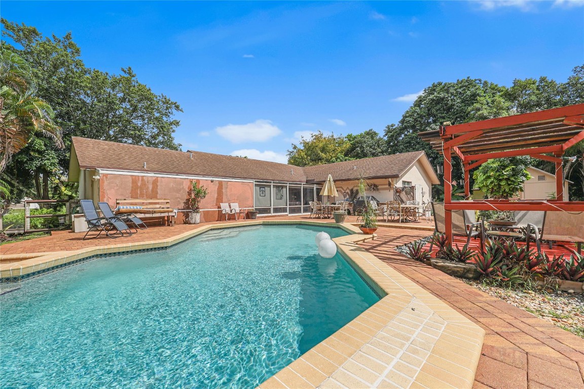 9700 NW 28th St Hollywood, FL 33024