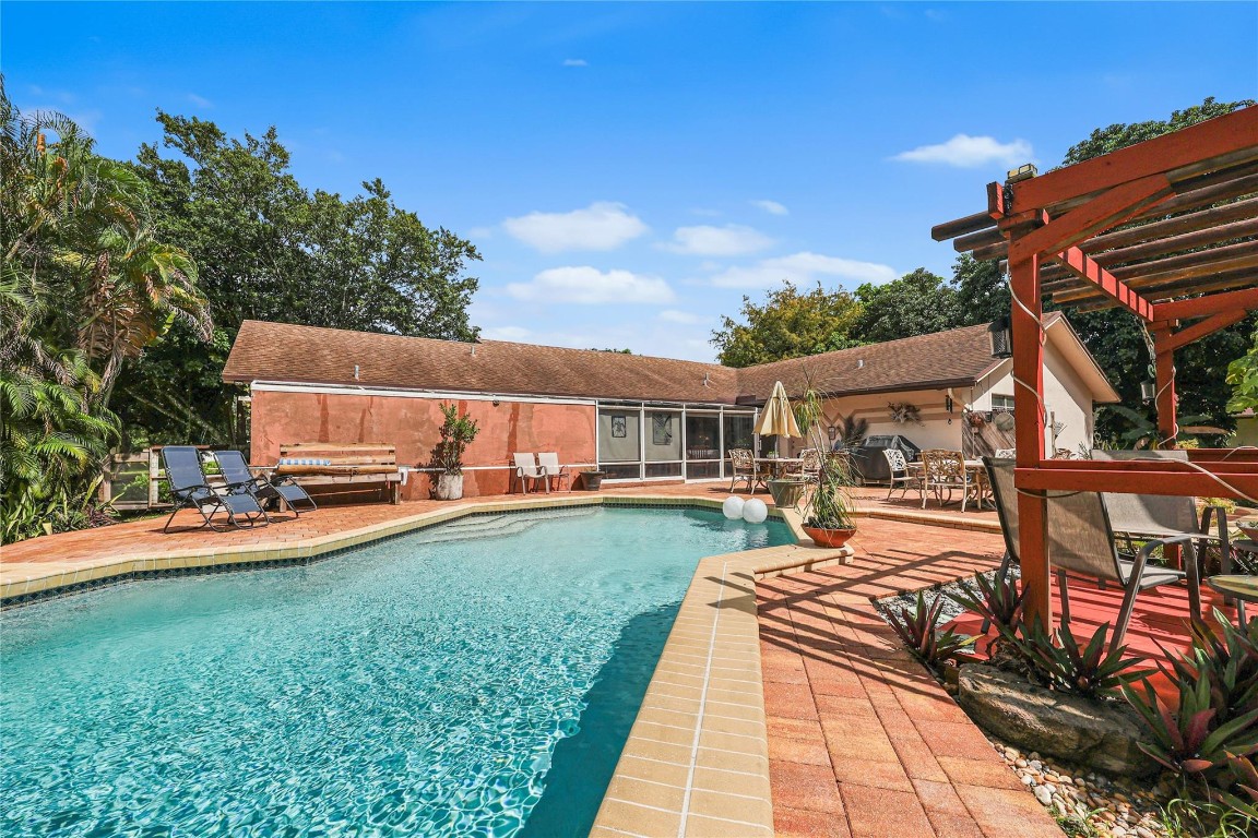 9700 NW 28th St Hollywood, FL 33024