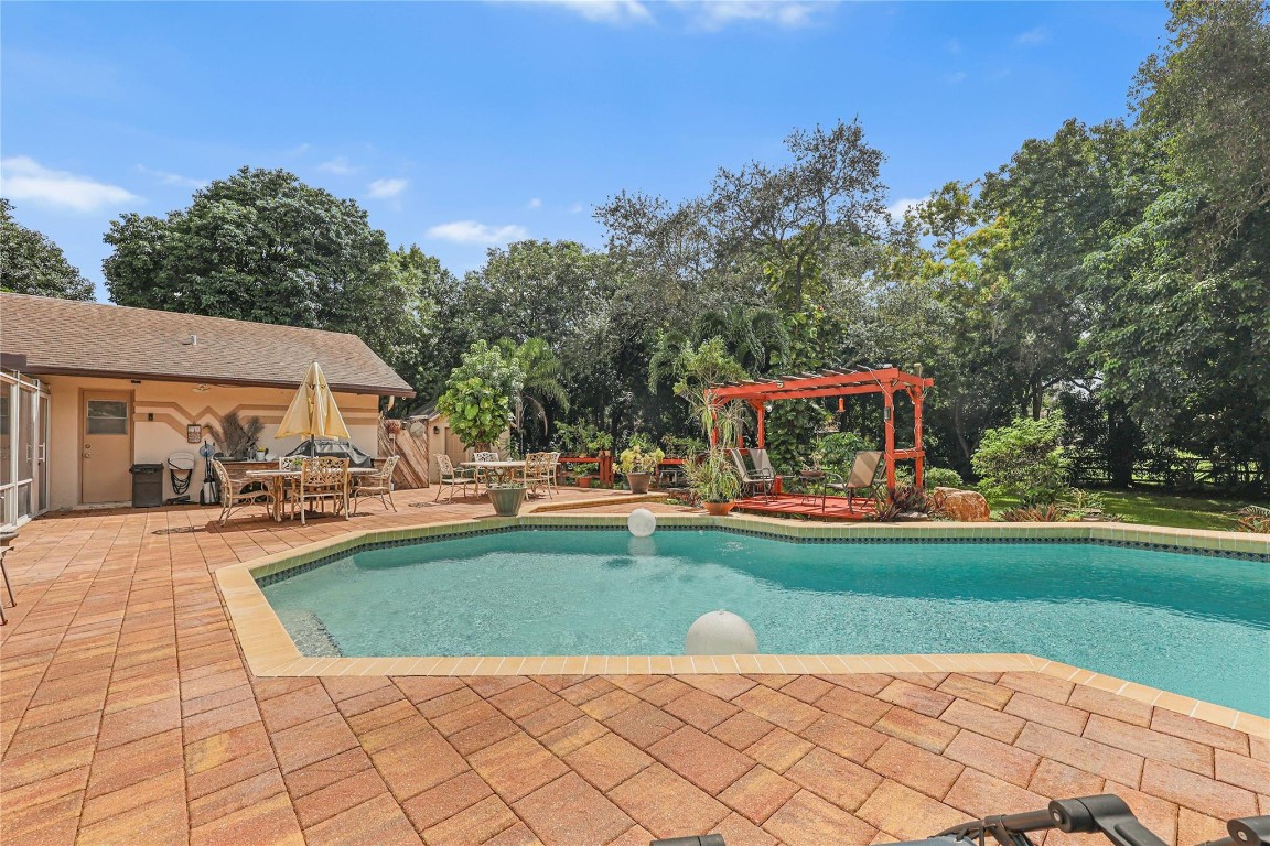 9700 NW 28th St Hollywood, FL 33024