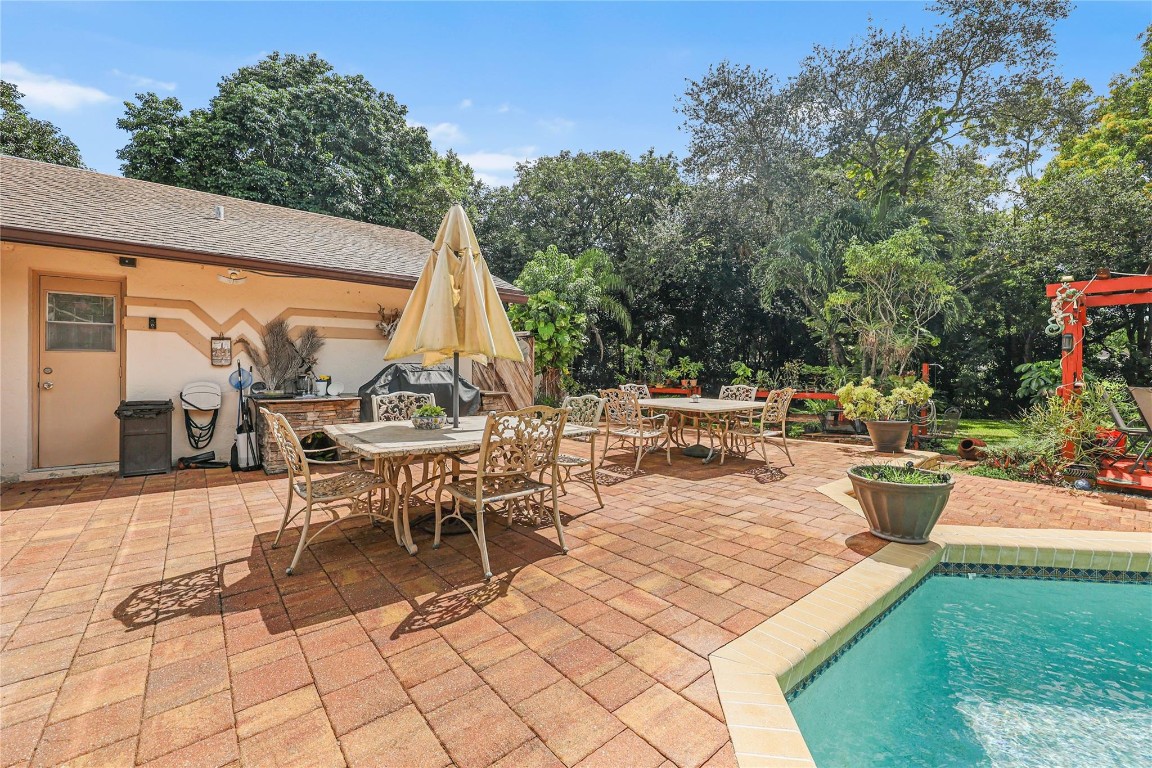 9700 NW 28th St Hollywood, FL 33024