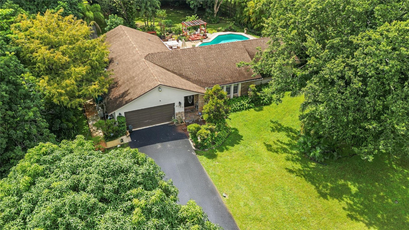 9700 NW 28th St Hollywood, FL 33024