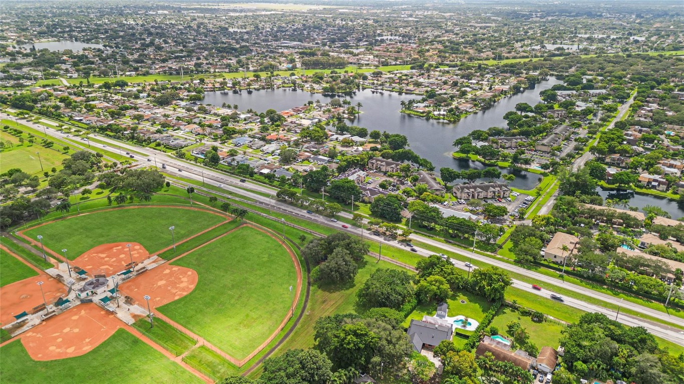 9700 NW 28th St Hollywood, FL 33024