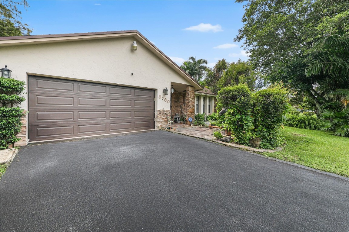 9700 NW 28th St Hollywood, FL 33024