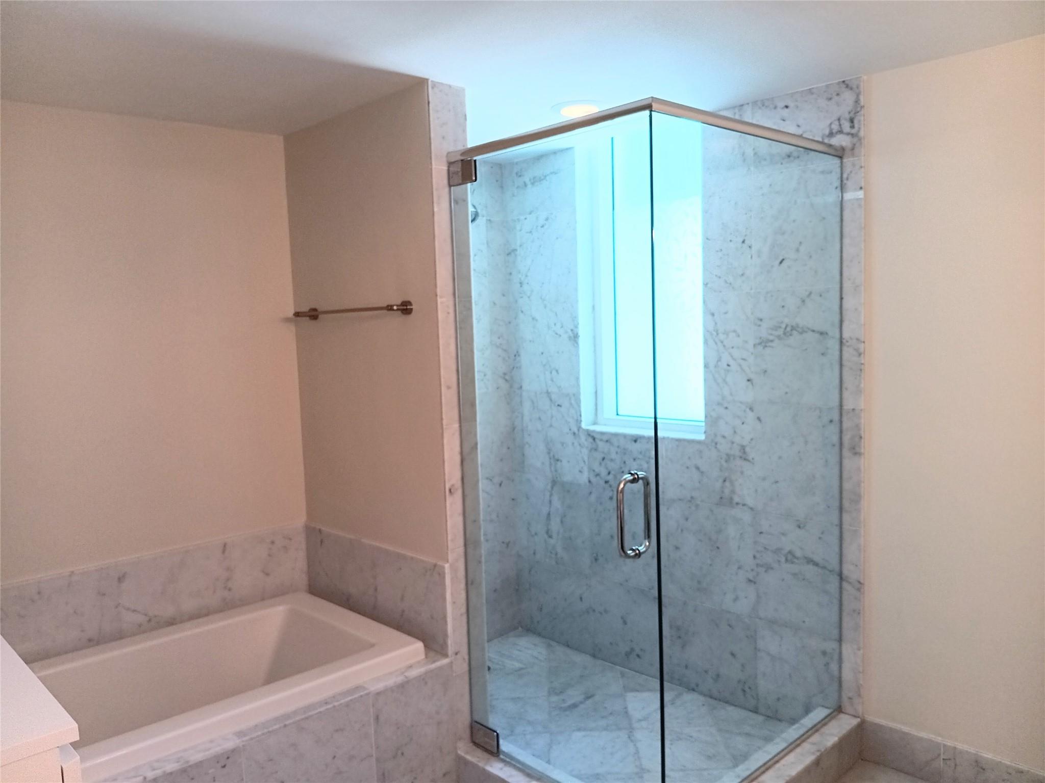 image Vizcayne South21