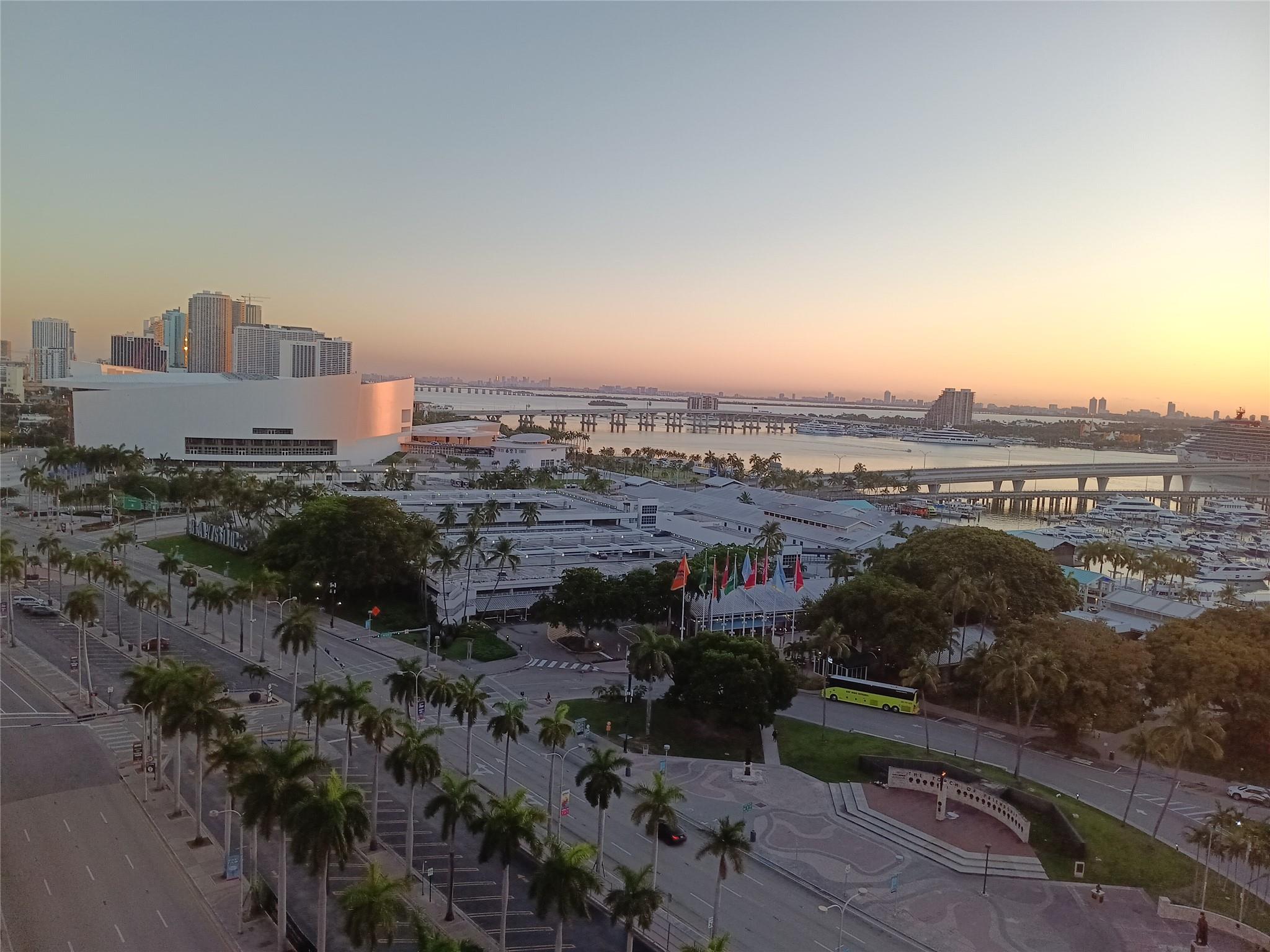 image Vizcayne South35