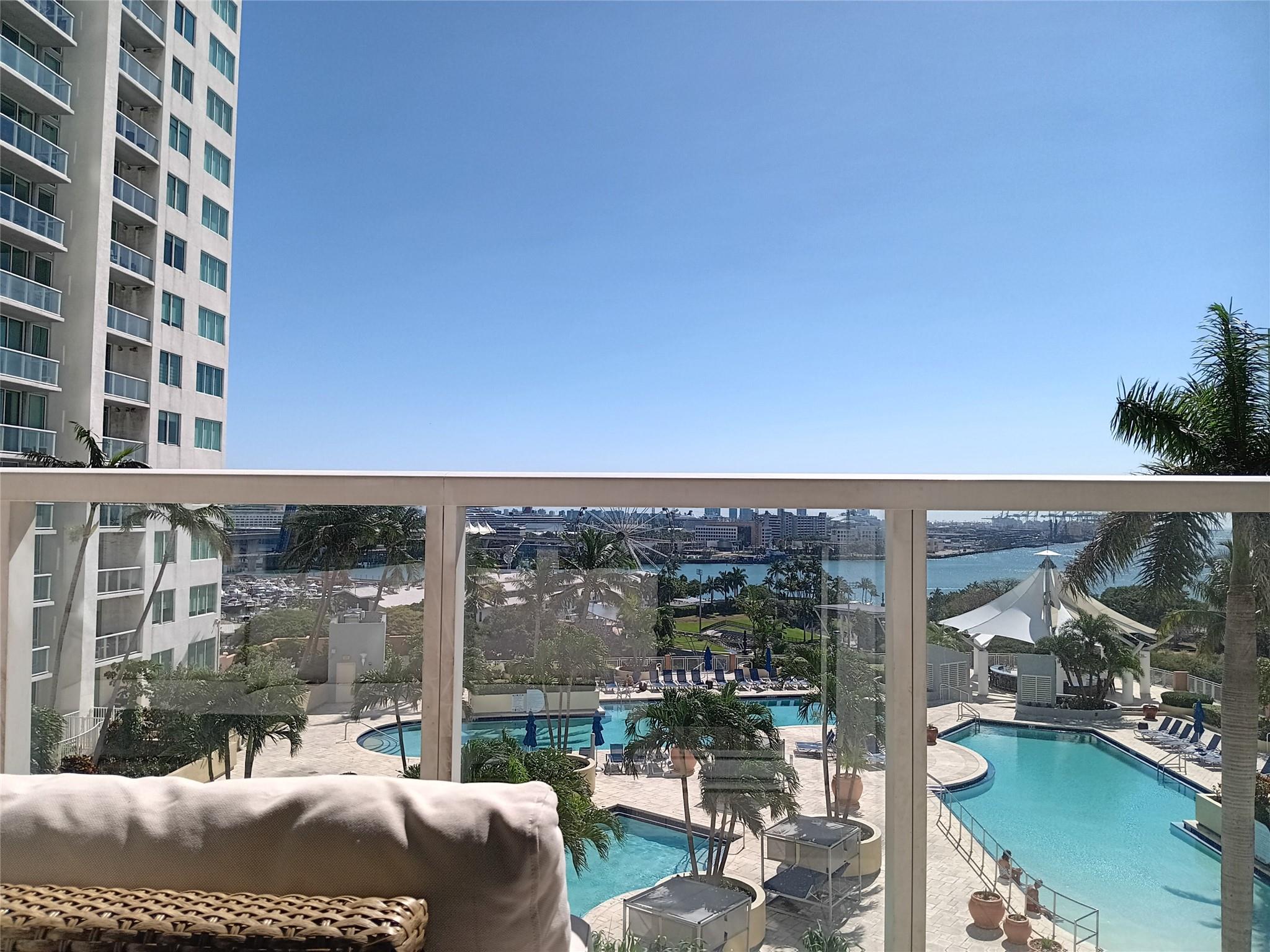 image Vizcayne South7