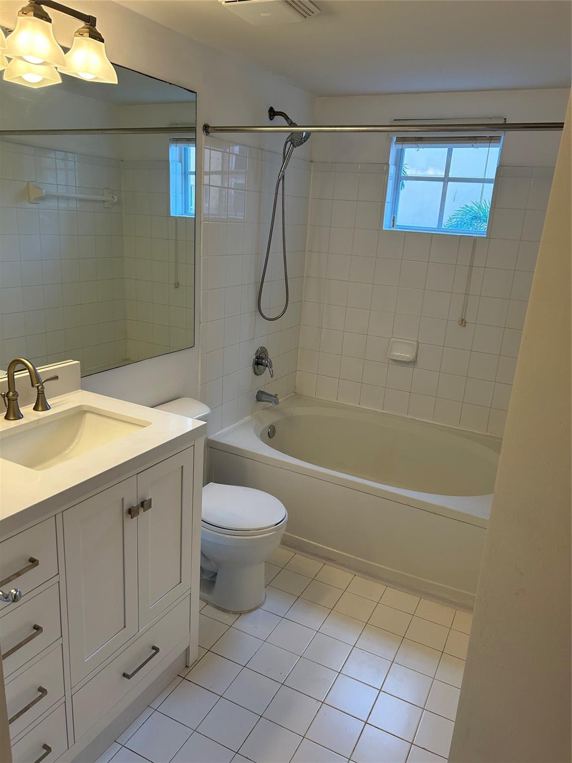 image Porto Bellagio Condo4