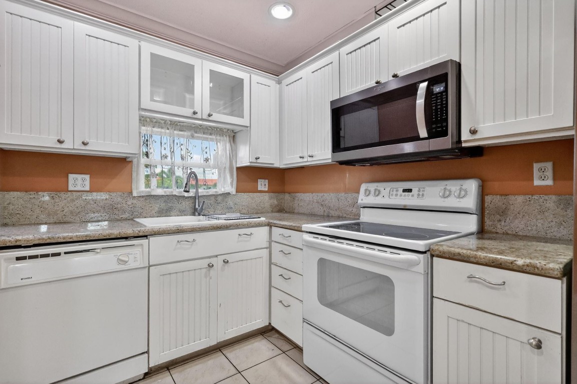 9410 N Hollybrook Lk #303