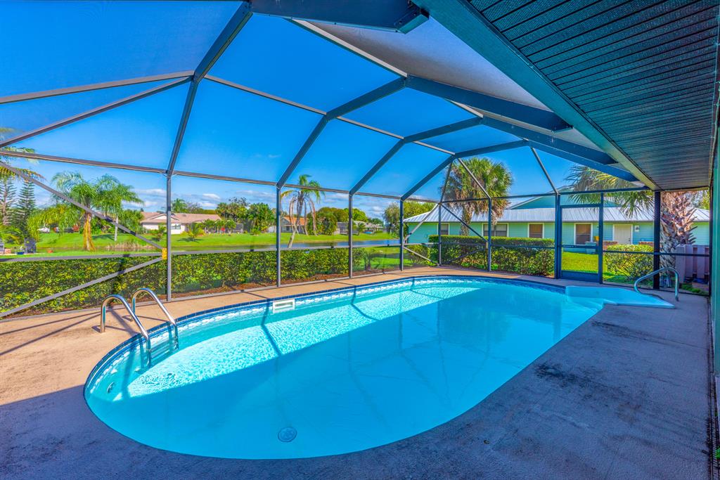 527 NE Silver Oak Terrace