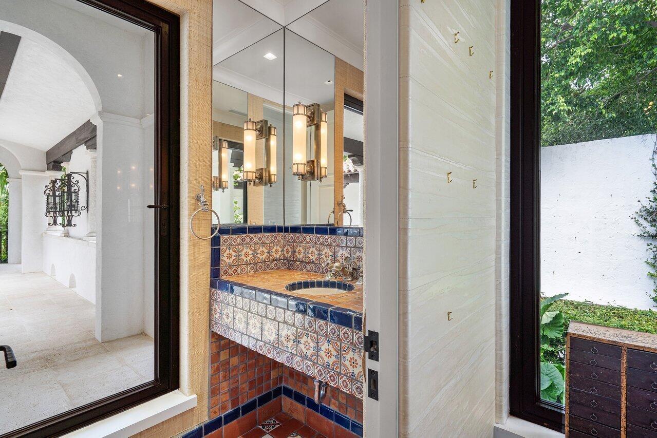 12 Lagomar Rd Palm Beach, FL 33480