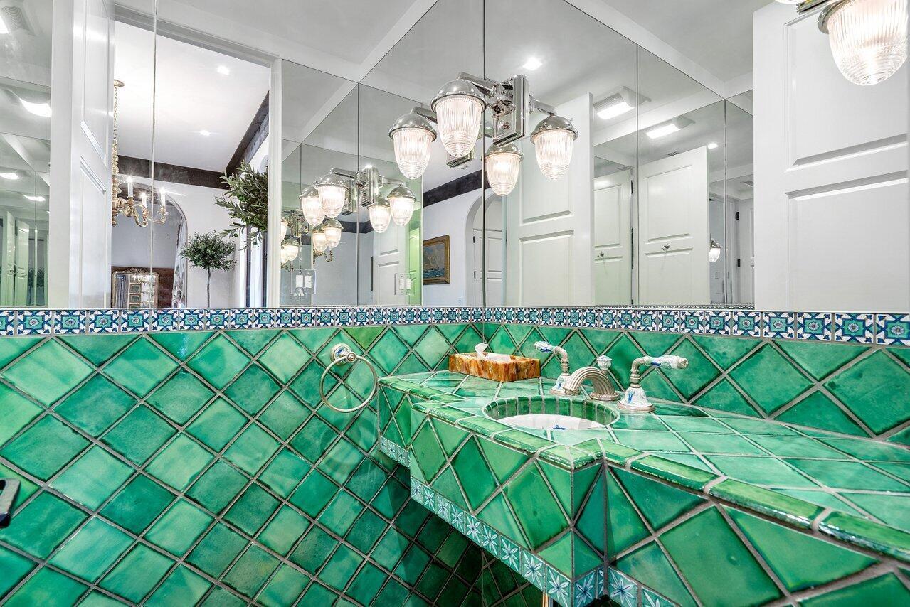 12 Lagomar Rd Palm Beach, FL 33480