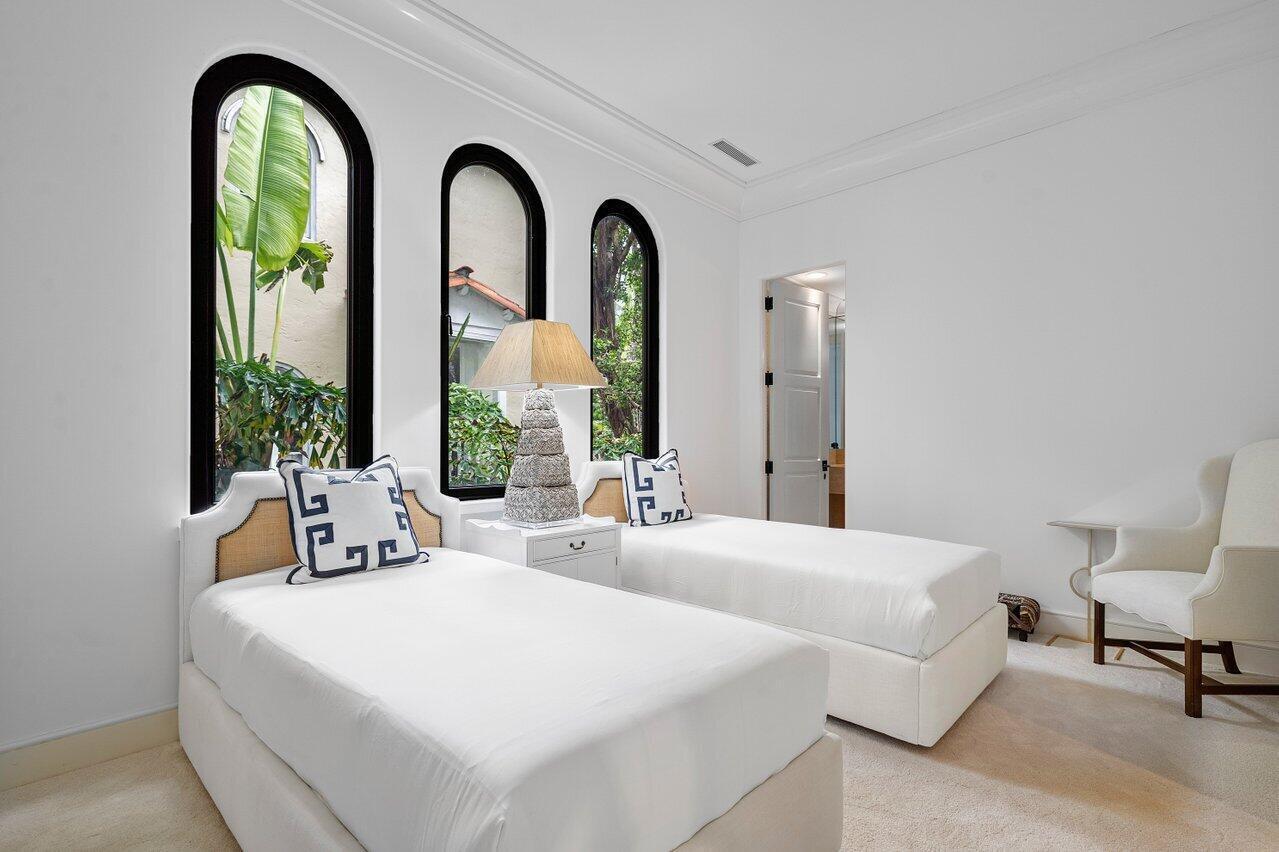 12 Lagomar Rd Palm Beach, FL 33480