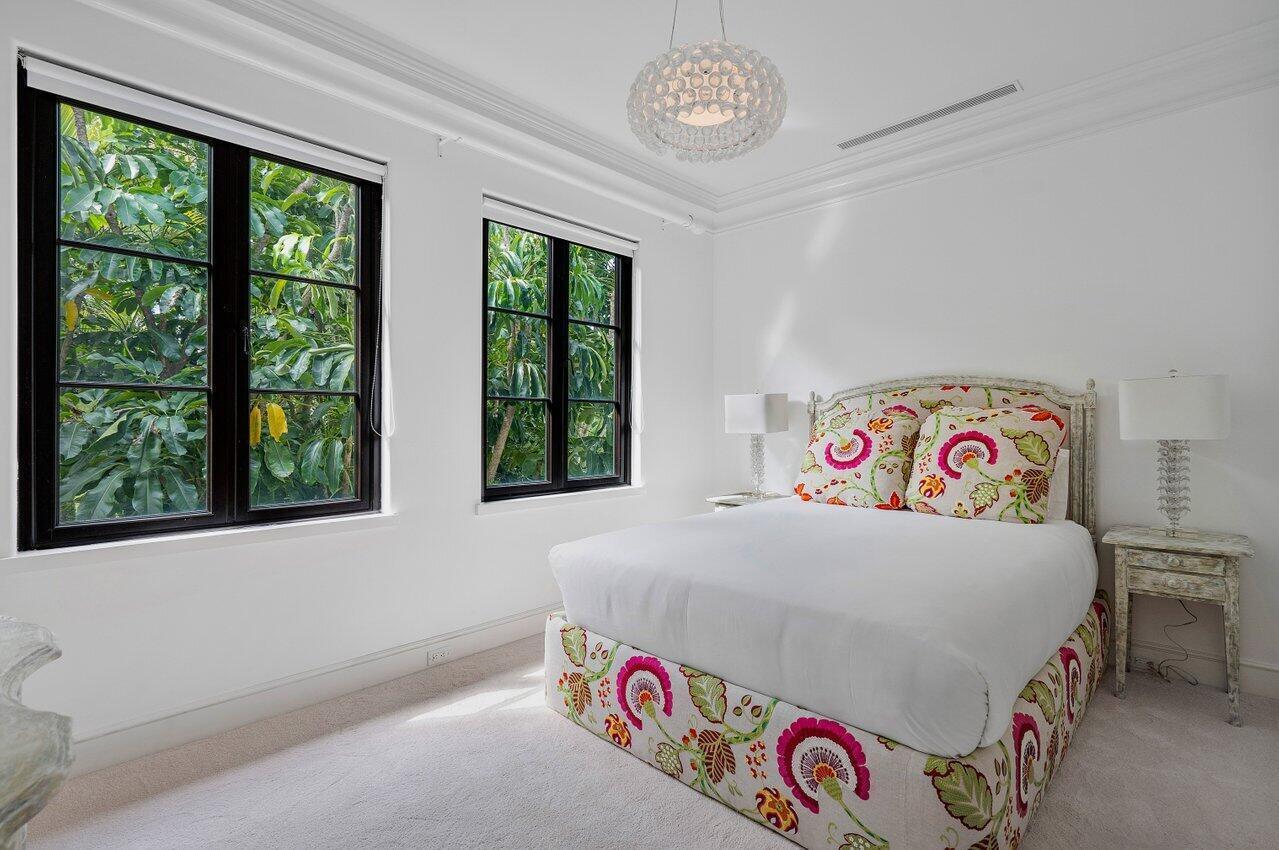 12 Lagomar Rd Palm Beach, FL 33480