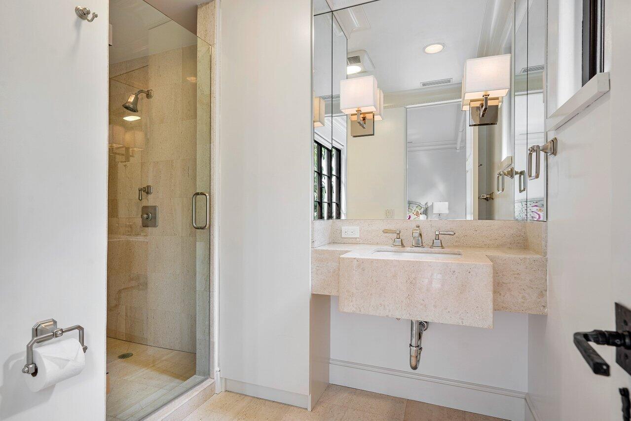 12 Lagomar Rd Palm Beach, FL 33480