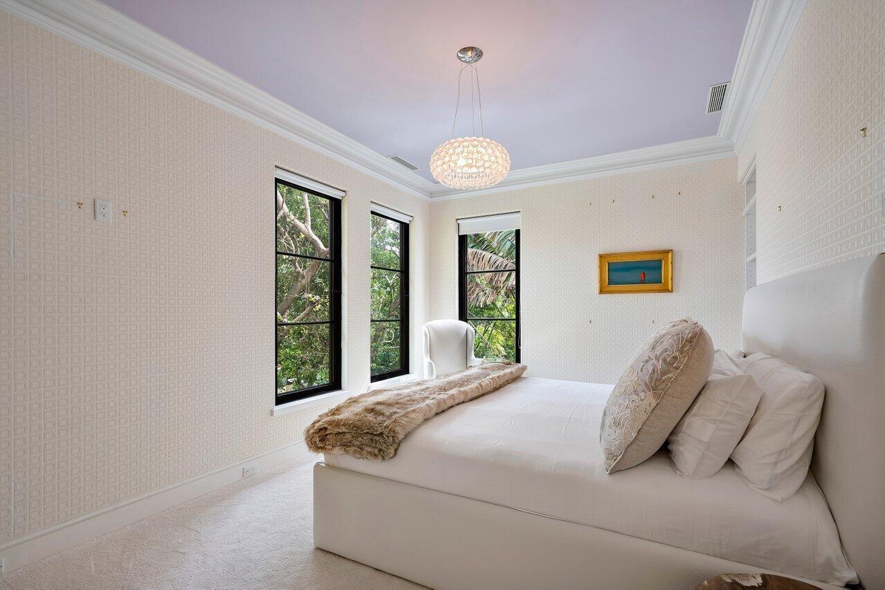 12 Lagomar Rd Palm Beach, FL 33480