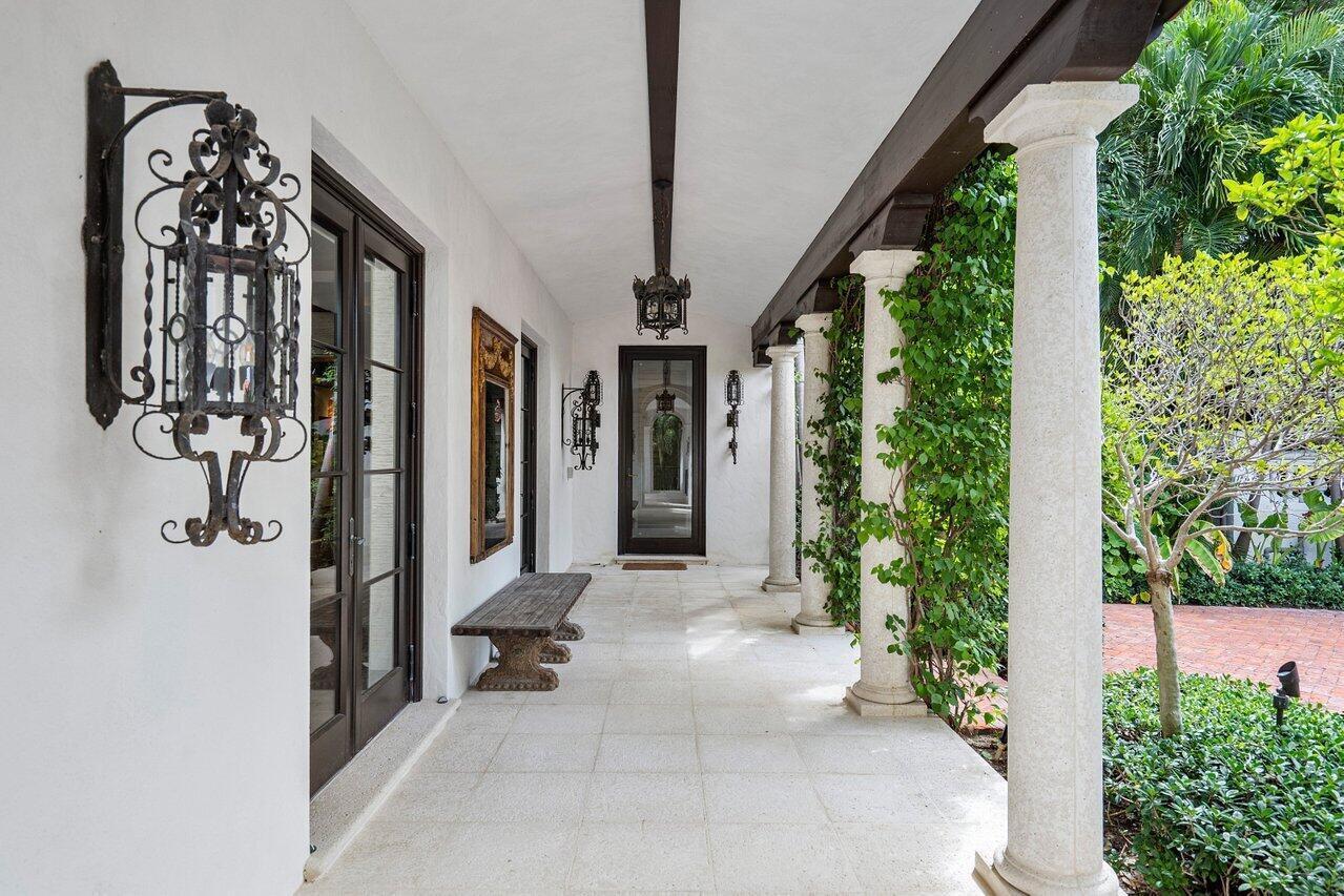 12 Lagomar Rd Palm Beach, FL 33480