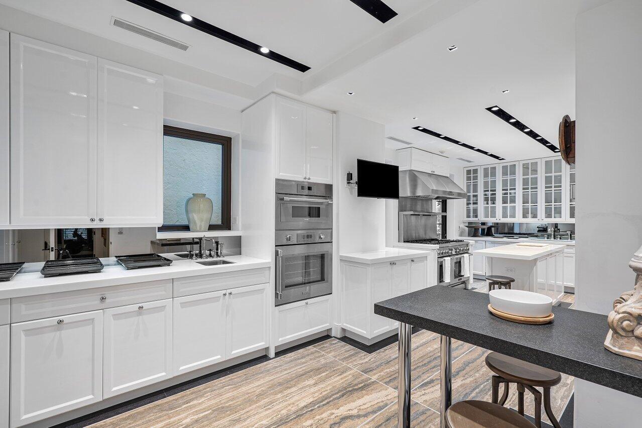 12 Lagomar Rd Palm Beach, FL 33480