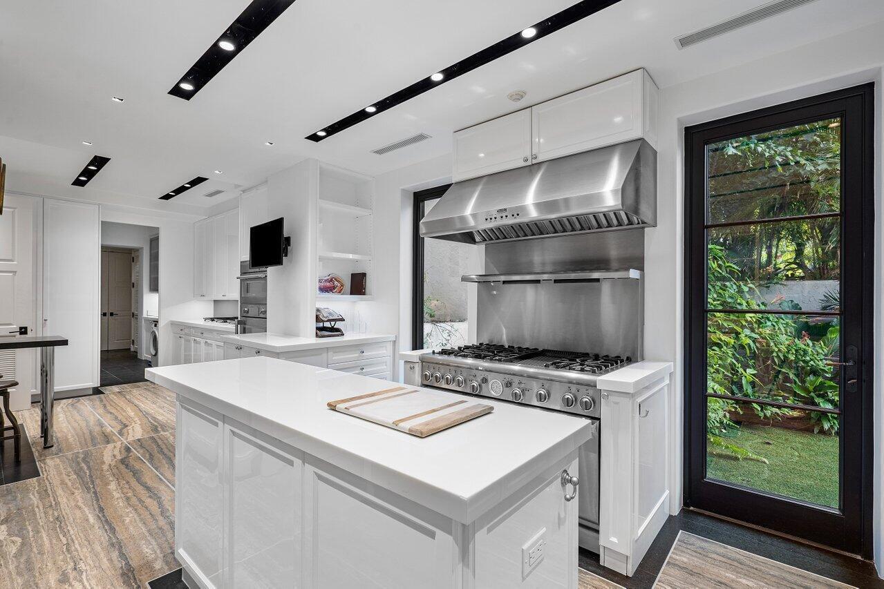 12 Lagomar Rd Palm Beach, FL 33480