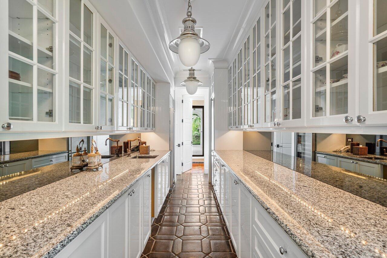 12 Lagomar Rd Palm Beach, FL 33480