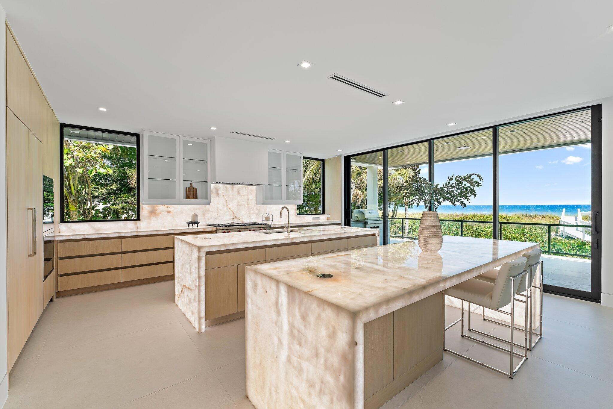 75 N Beach Rd,Jupiter Island, FL 33455