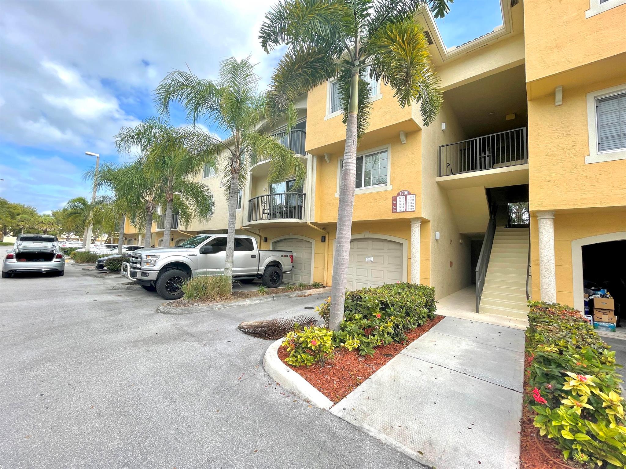 1700 Crestwood Ct #1720