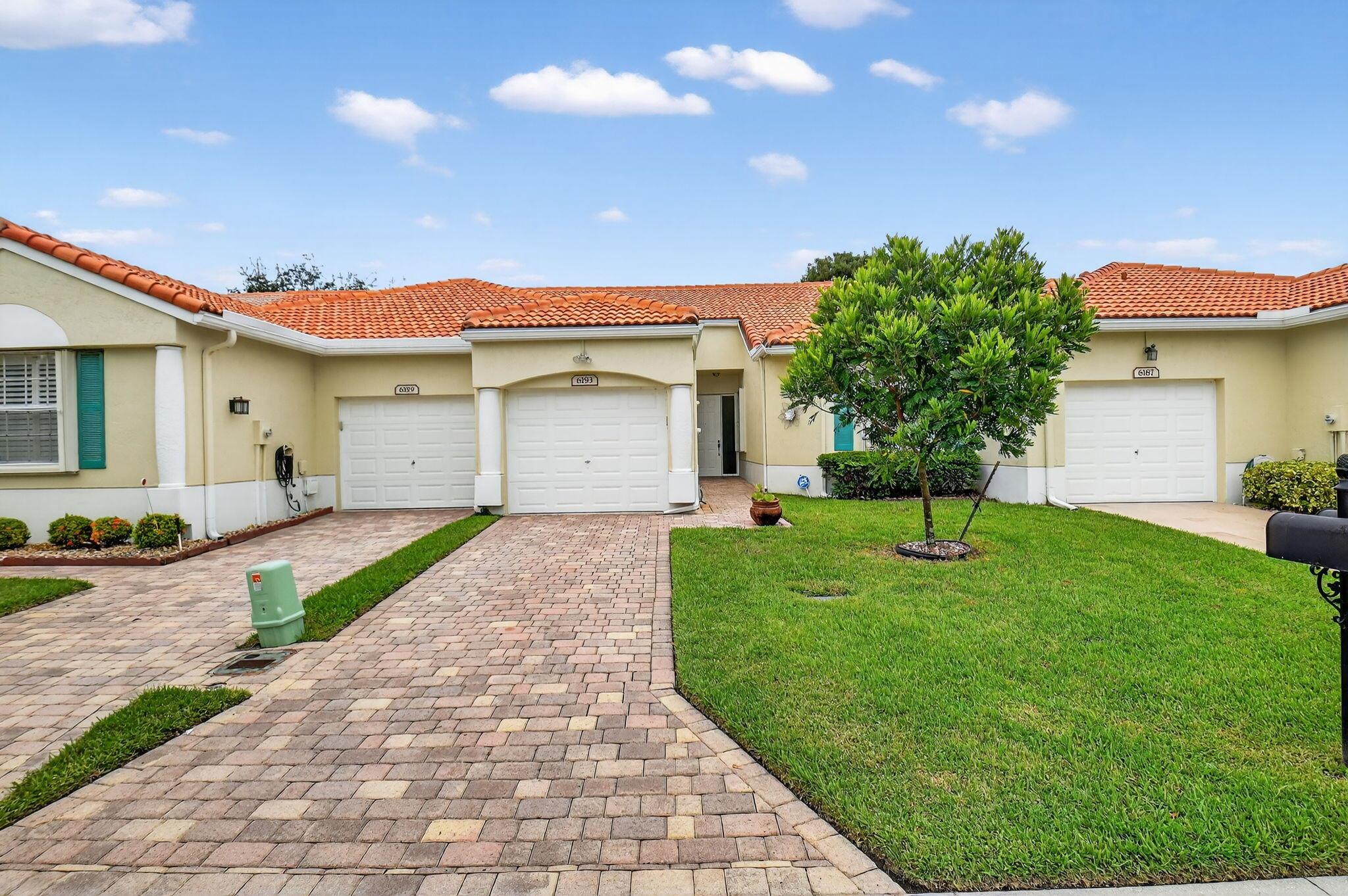 6193 Heliconia Rd