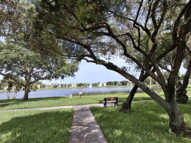 5220 Las Verdes Cir #304