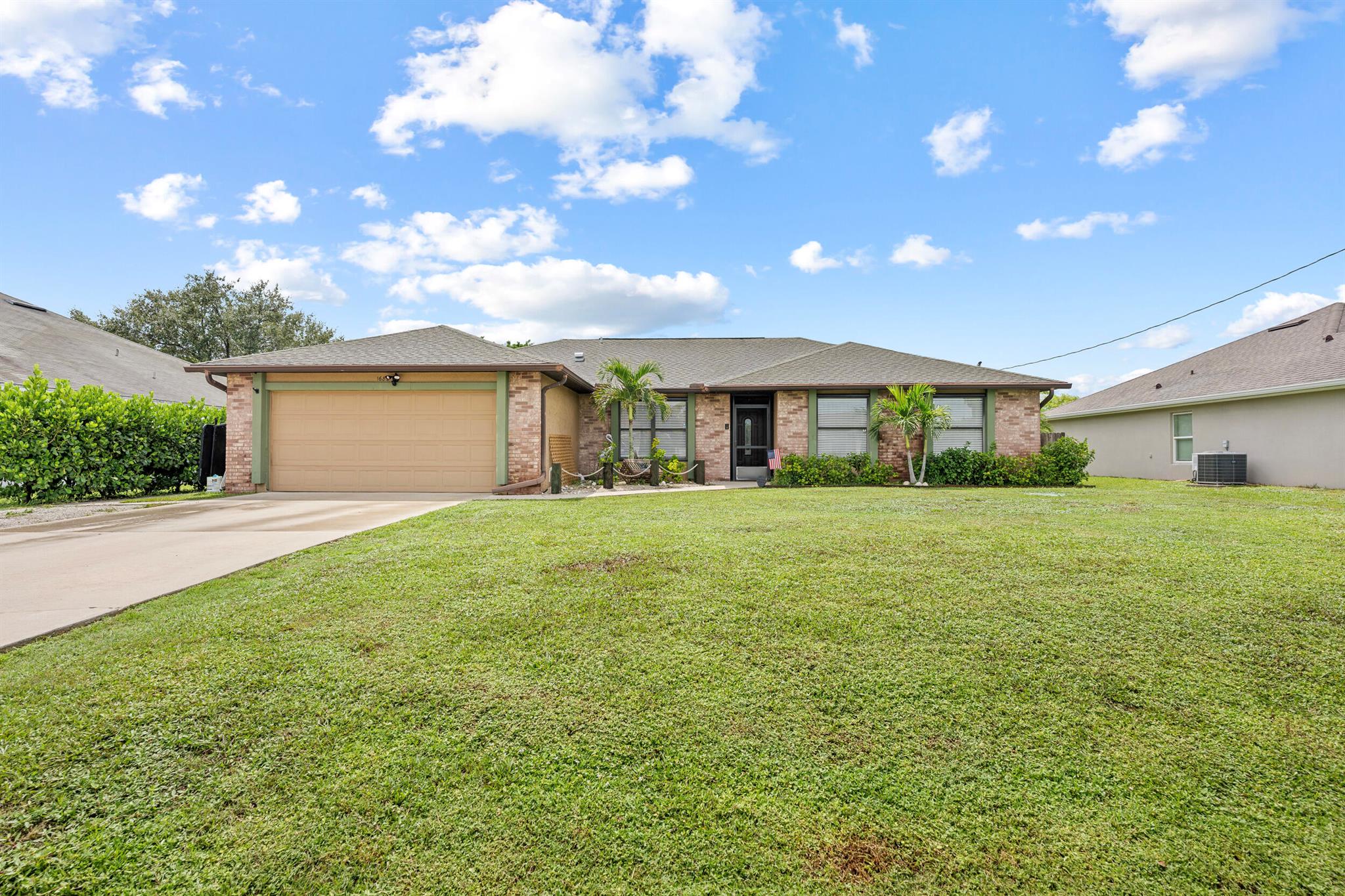 1682 SE Fallon Dr