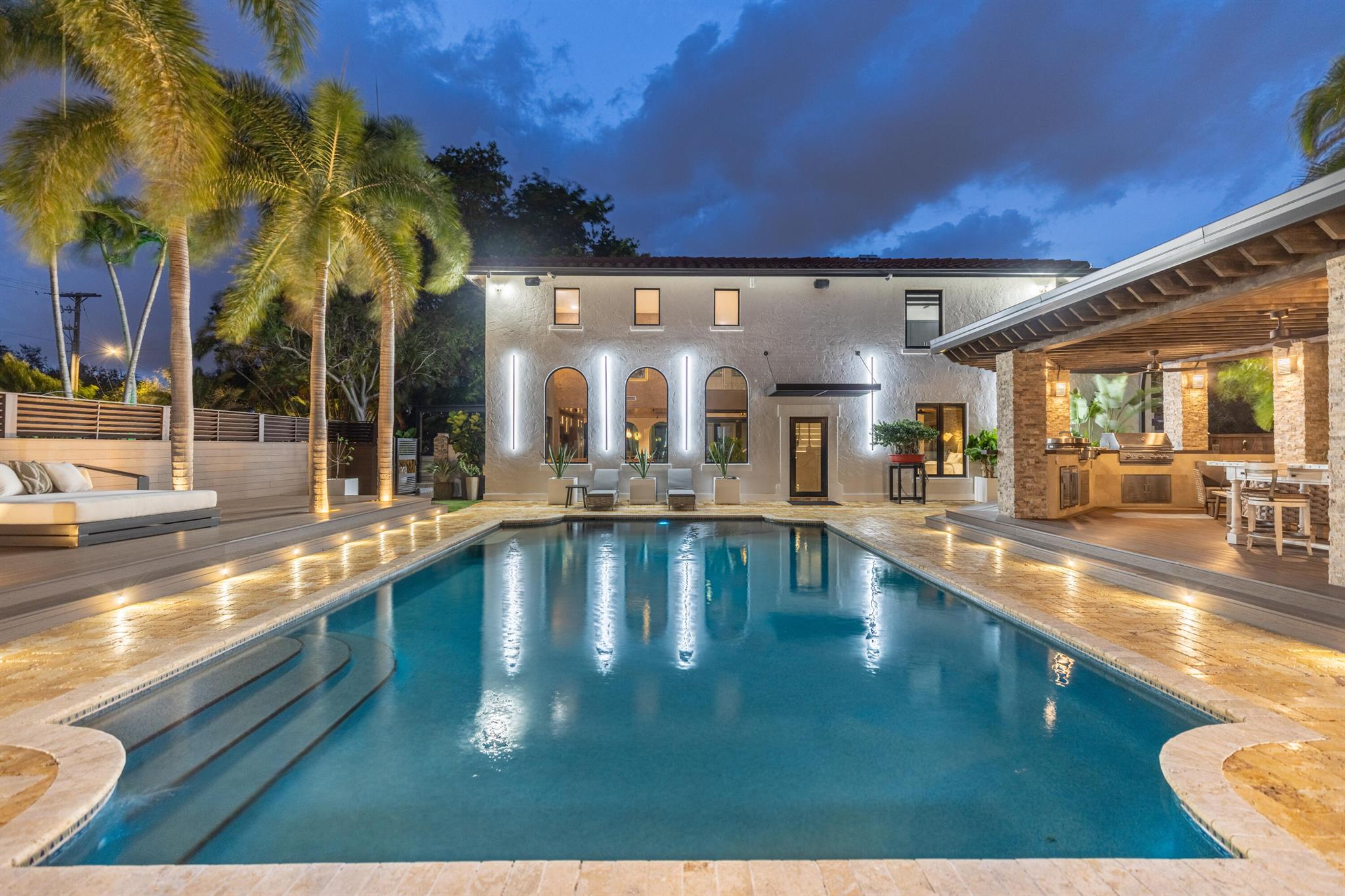 290 NW 6th St