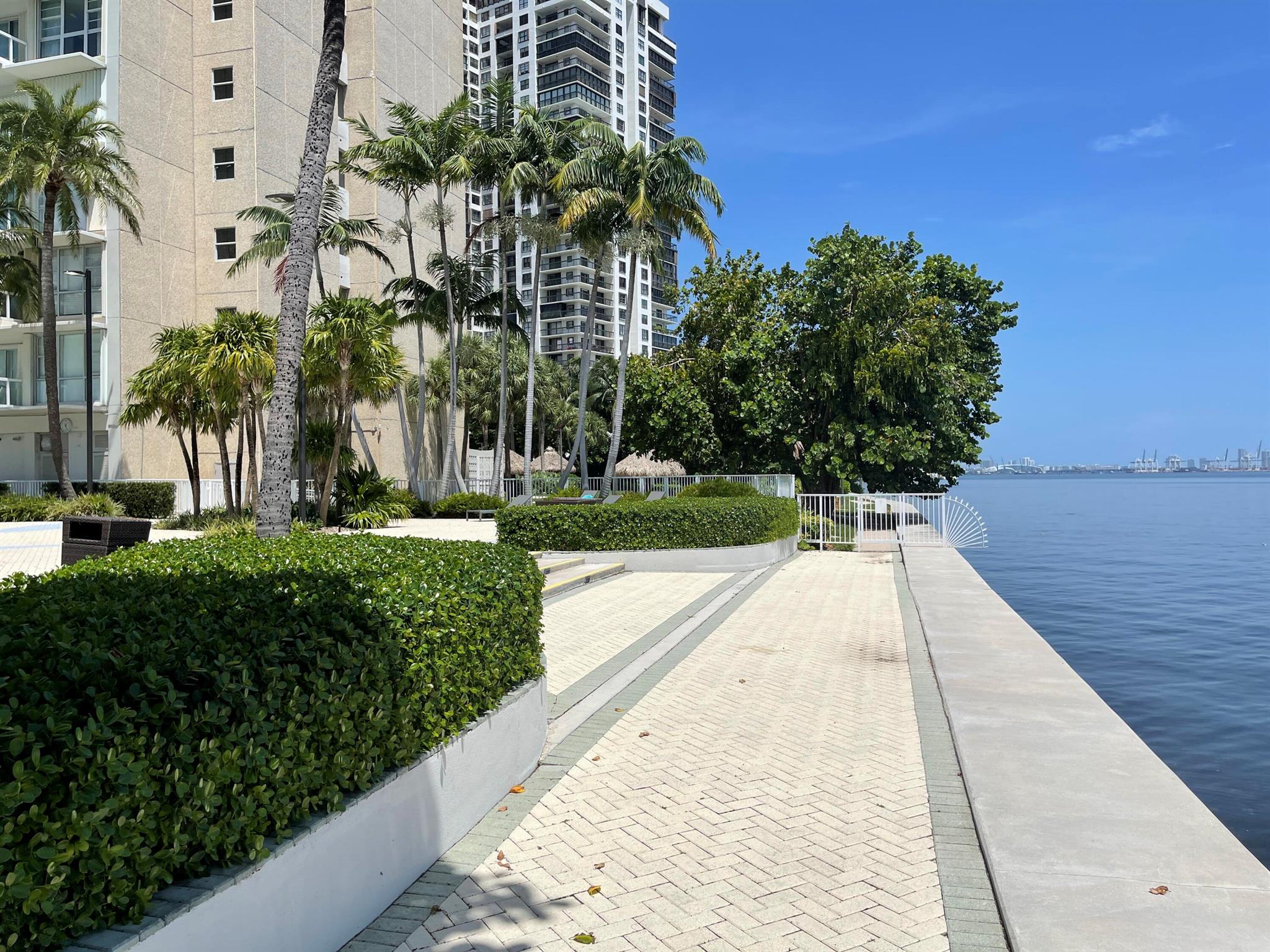 image BRICKELL TOWNHOUSE CONDO48