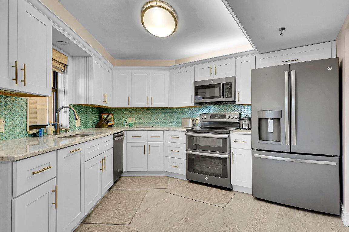 19800 Sandpointe Bay #204 Tequesta, FL 33469