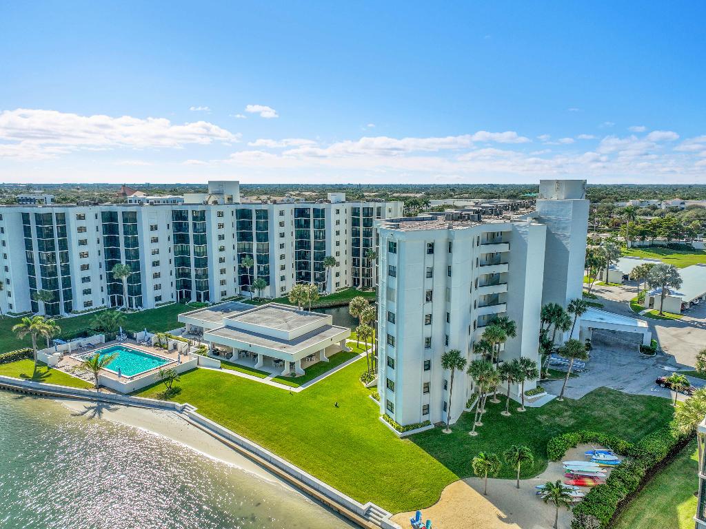 19800 Sandpointe Bay #204 Tequesta, FL 33469