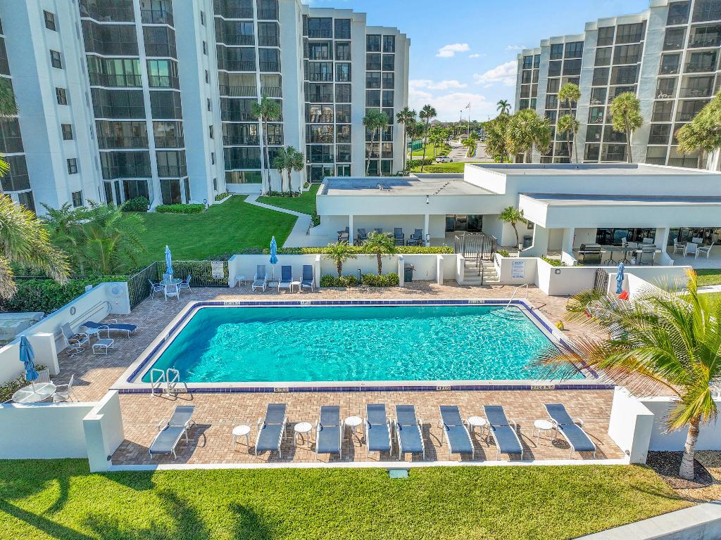 19800 Sandpointe Bay #204 Tequesta, FL 33469