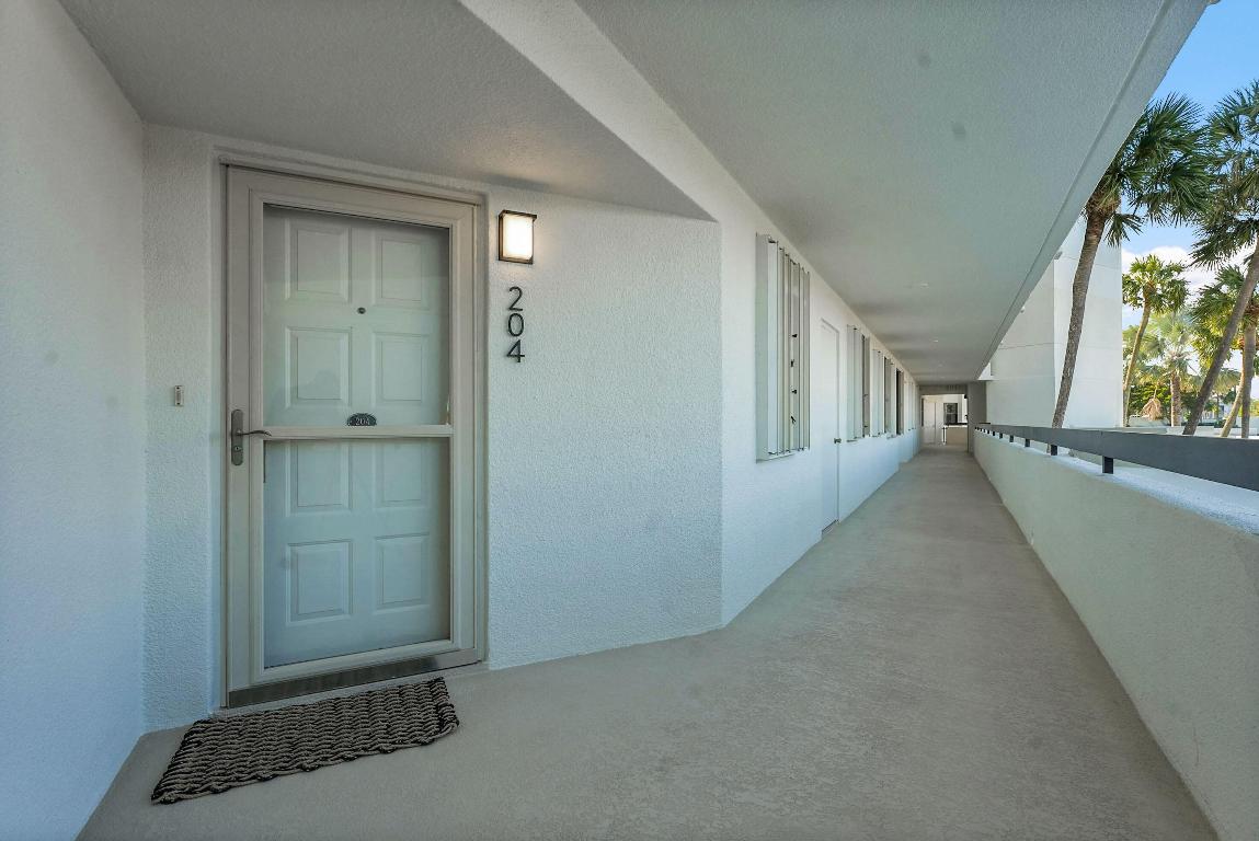19800 Sandpointe Bay #204 Tequesta, FL 33469
