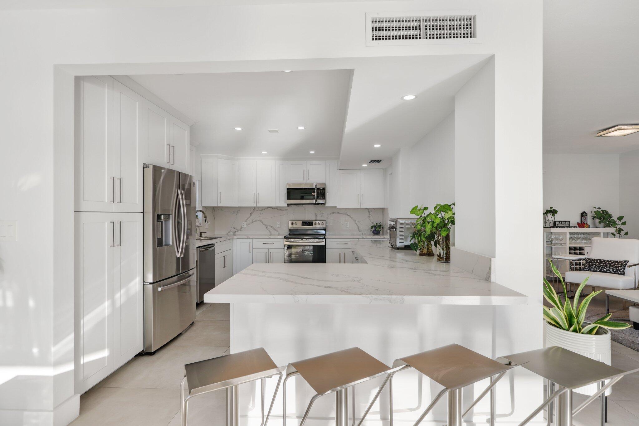 10180 W Bay Hbr Dr #2c Bay Harbor Islands, FL 33154