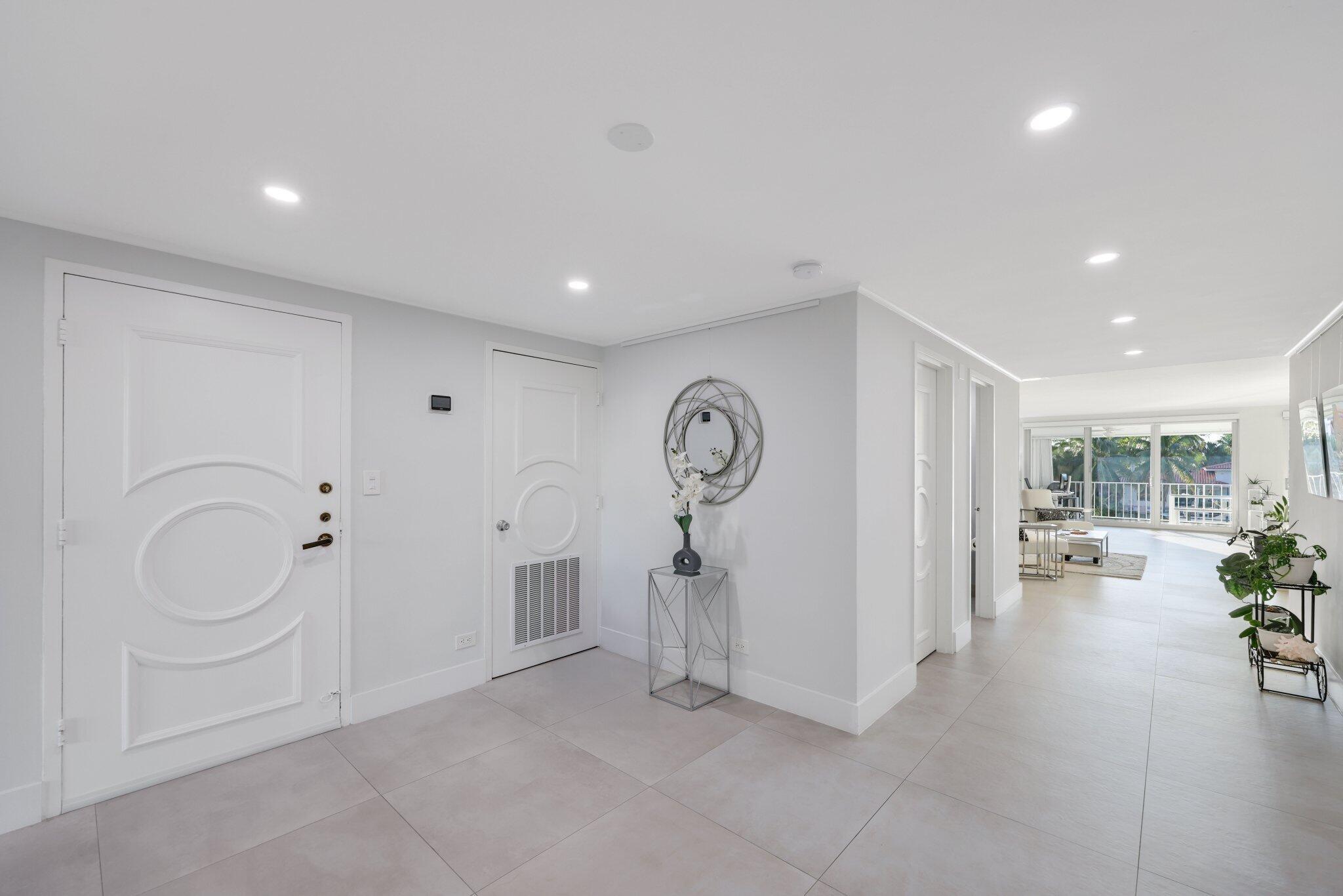 10180 W Bay Hbr Dr #2c Bay Harbor Islands, FL 33154