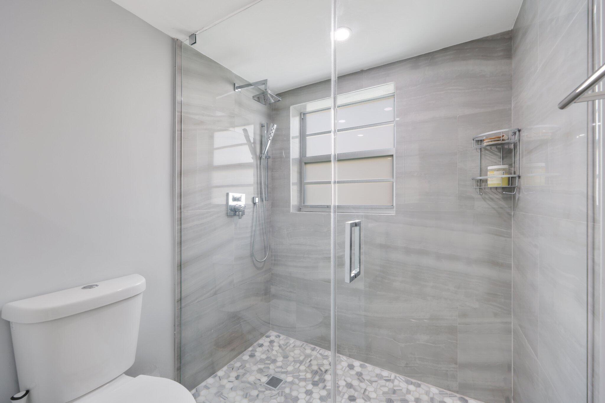 10180 W Bay Hbr Dr #2c Bay Harbor Islands, FL 33154