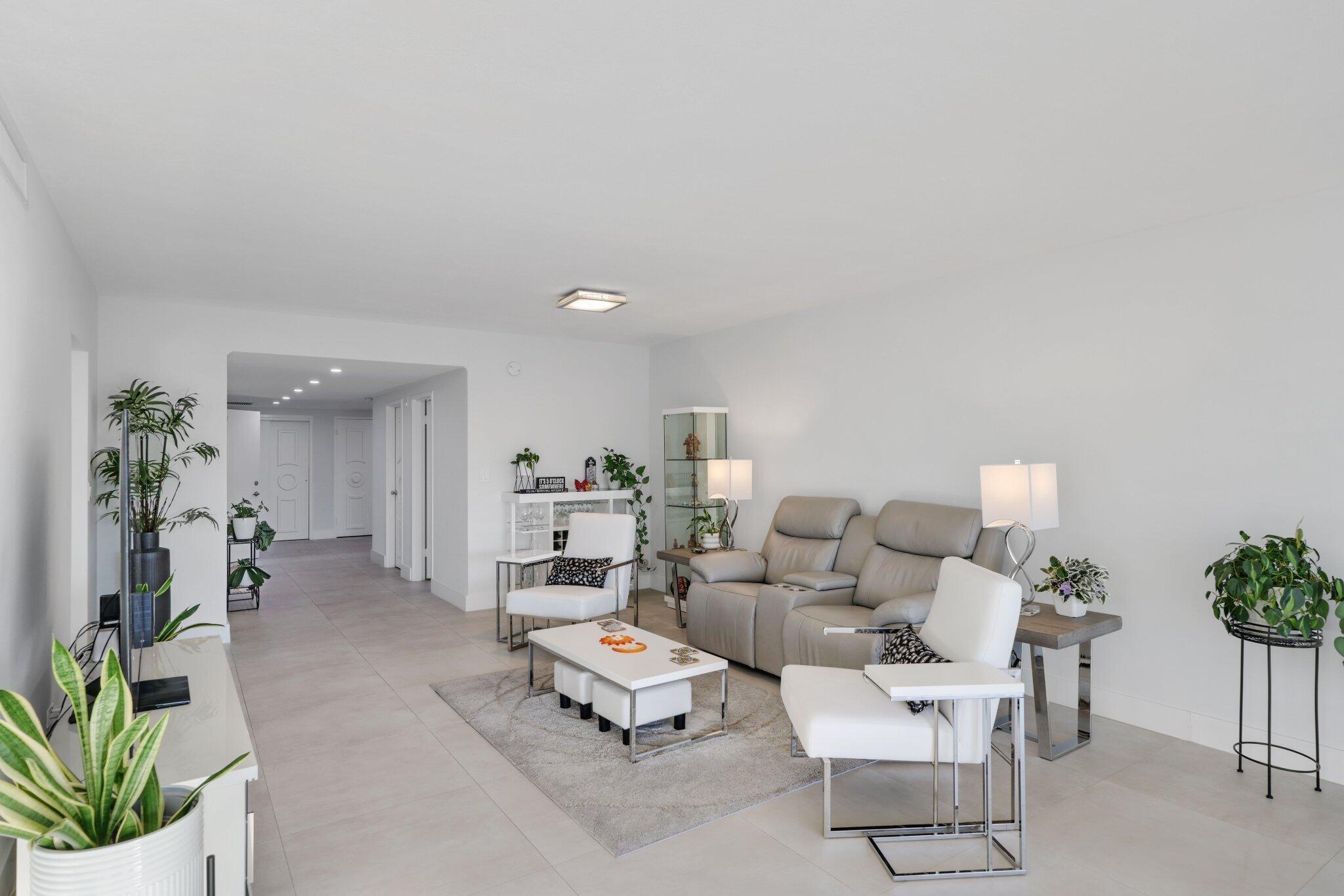 10180 W Bay Hbr Dr #2c Bay Harbor Islands, FL 33154