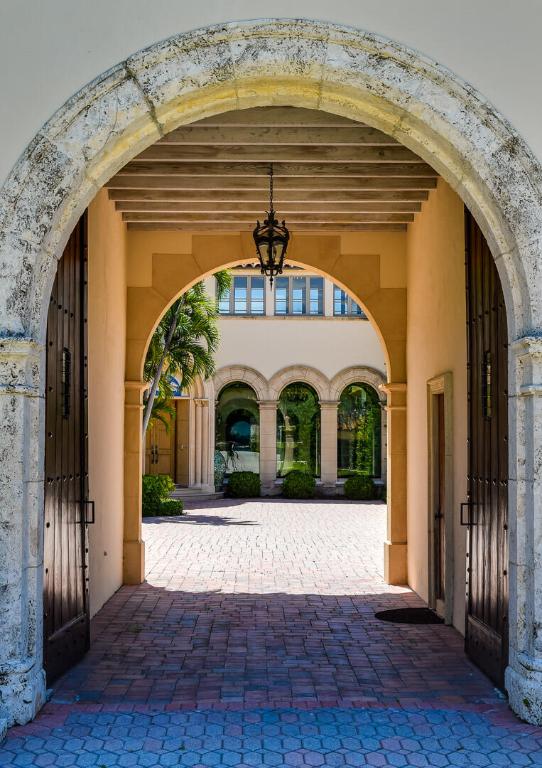 790 S County Palm Beach, FL 33480