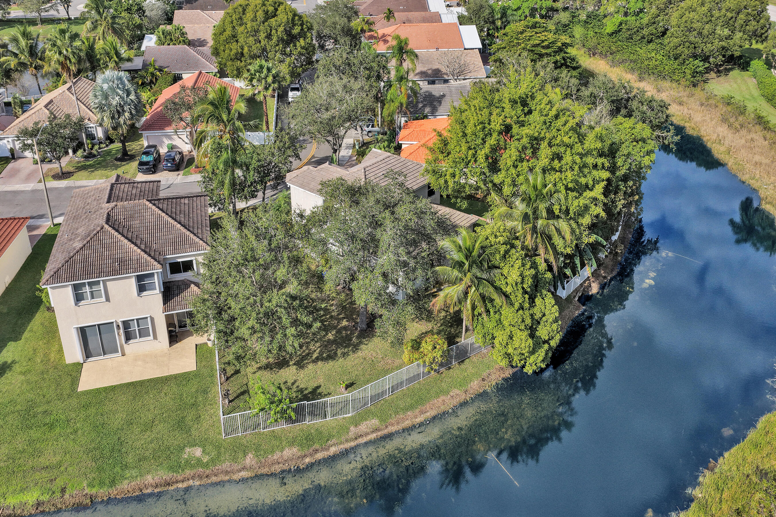 2389 NW 162nd Pembroke Pines, FL 33028