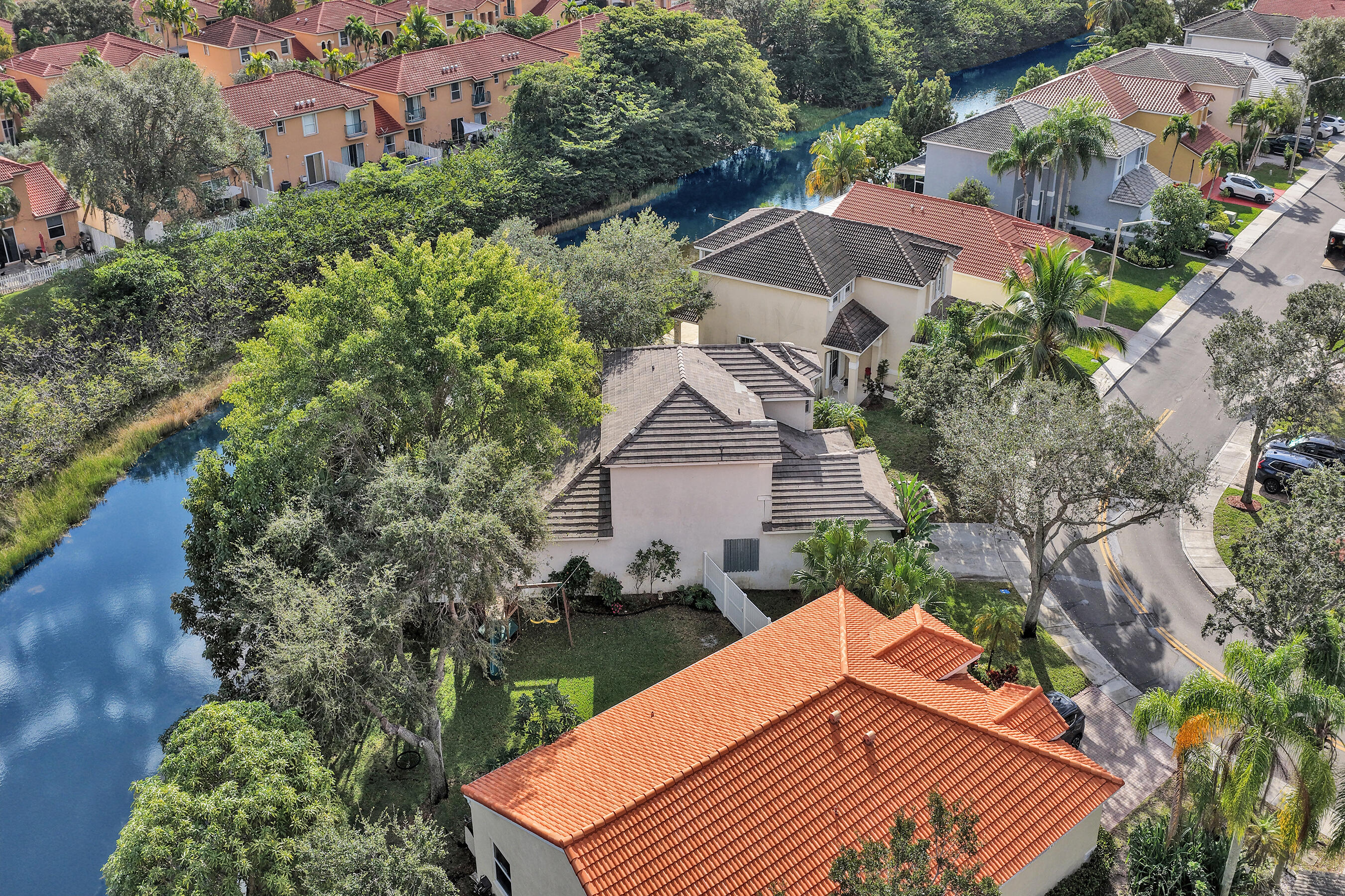 2389 NW 162nd Pembroke Pines, FL 33028