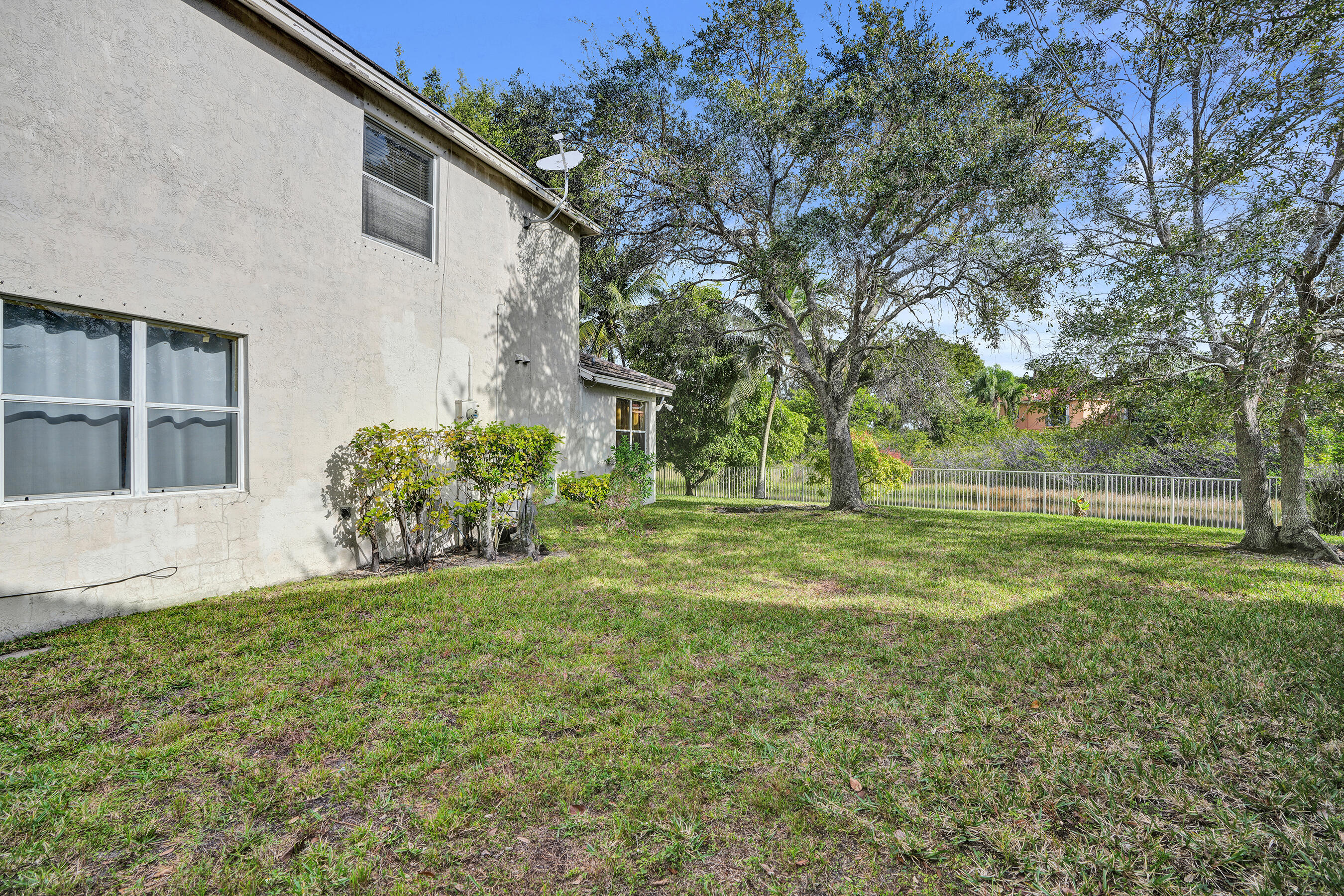 2389 NW 162nd Pembroke Pines, FL 33028